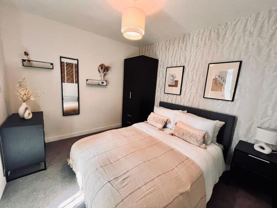 Stunning One Bedroom Apartment In Old Trafford Manchester Eksteriør billede