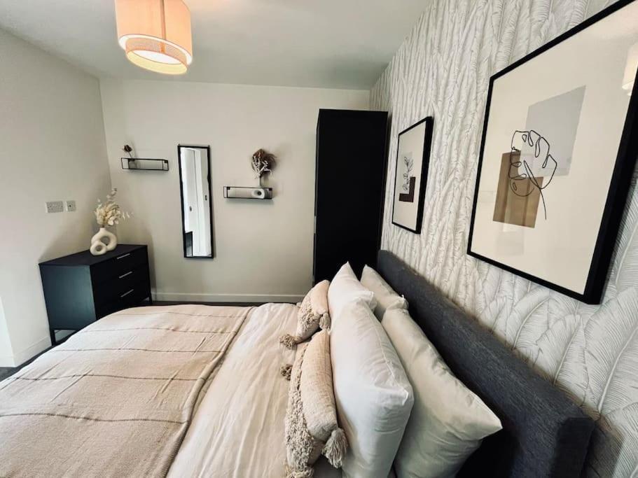 Stunning One Bedroom Apartment In Old Trafford Manchester Eksteriør billede