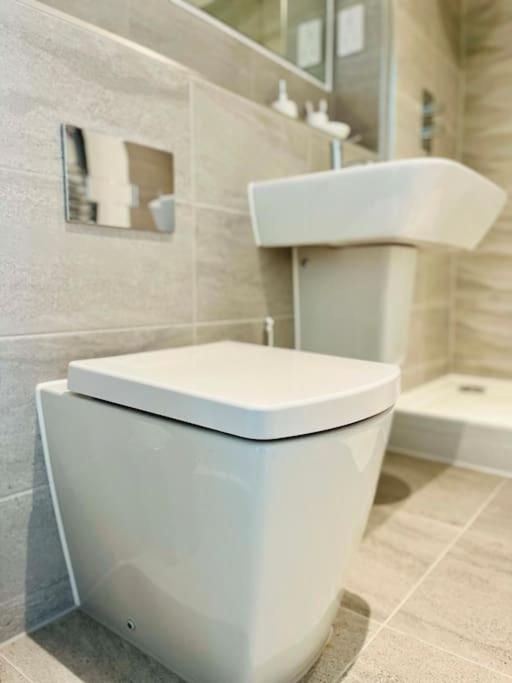 Stunning One Bedroom Apartment In Old Trafford Manchester Eksteriør billede